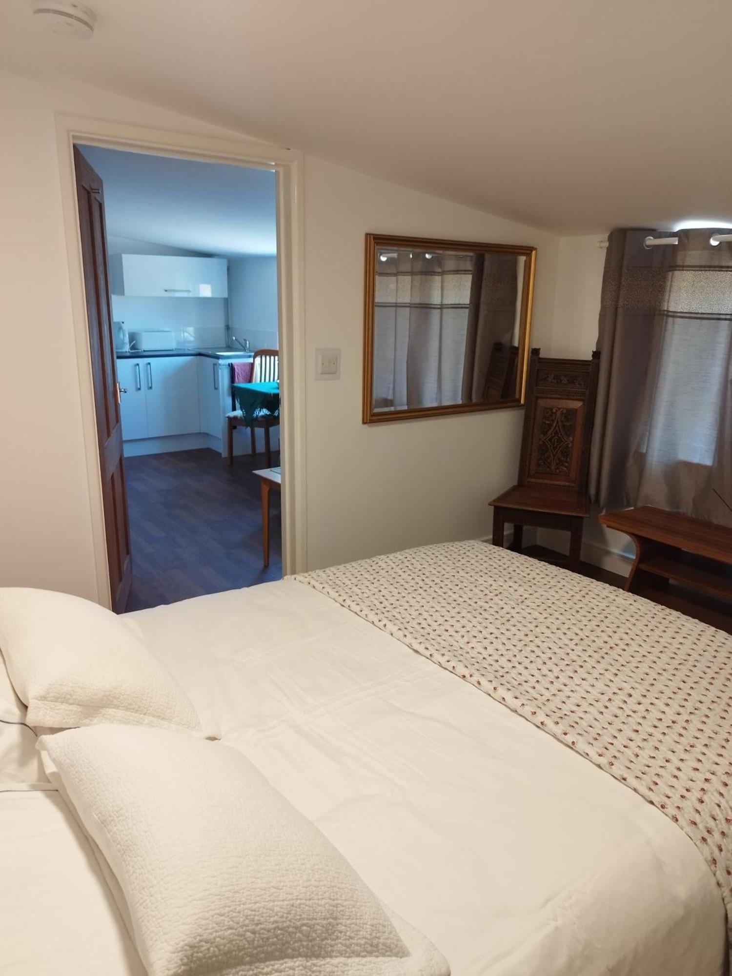 Two Birds Weekly Stay Malmesbury Buitenkant foto